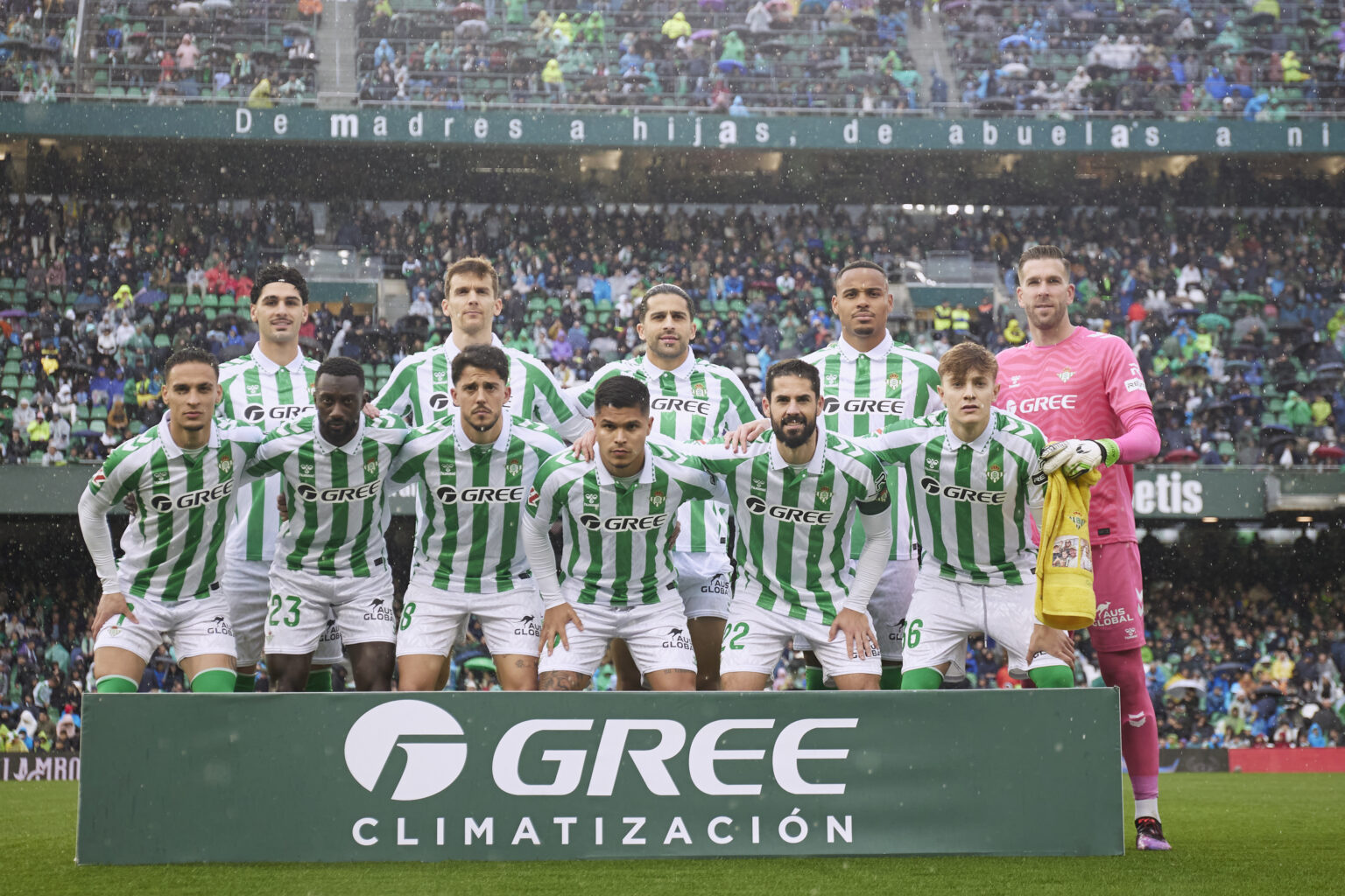 Matchday XI at Estadio Benito Villamarín · GREE Climatización pitchside